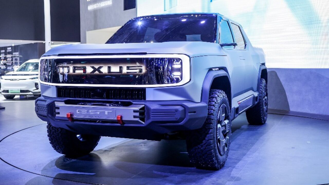 上汽大通maxus"大型纯电性能皮卡"gst概念车全球首发亮相