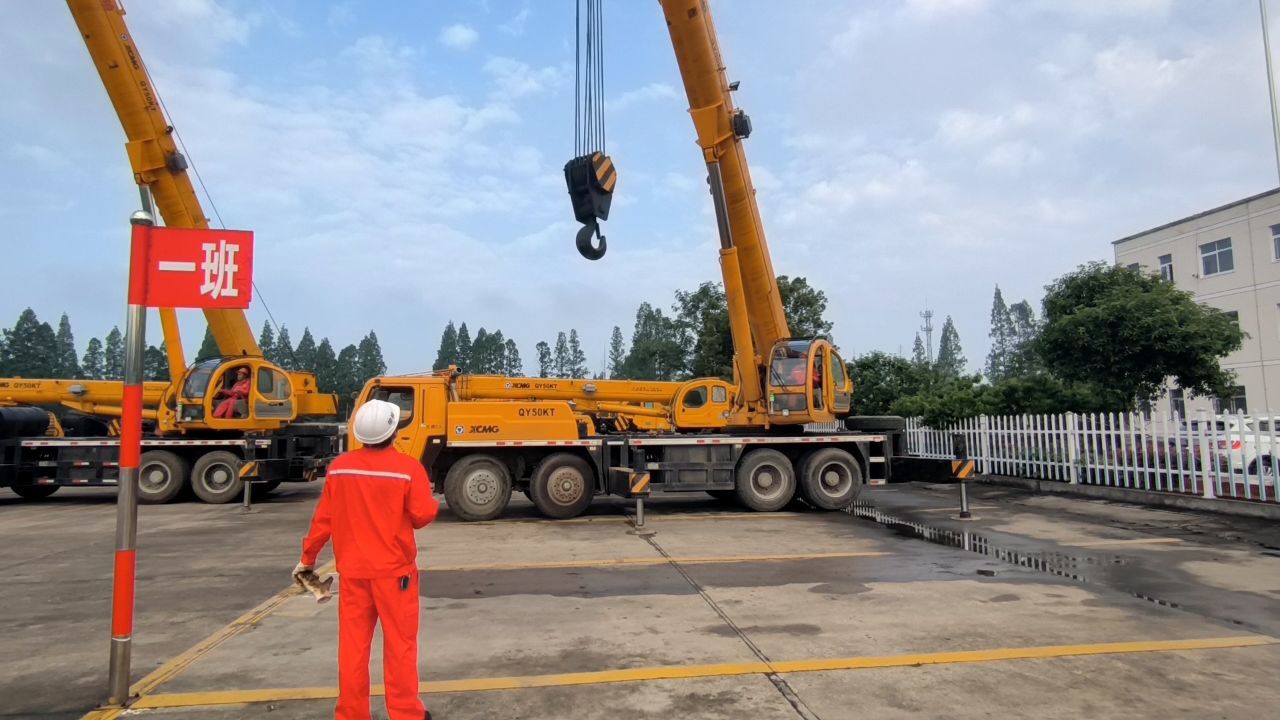 吊车出场前检查