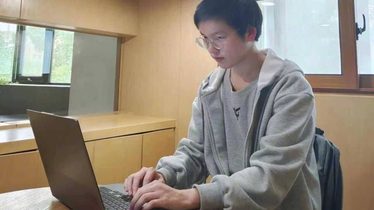 搬砖的清华学生林万东谈回乡做公务员:可以陪伴母亲,还能找到根_腾讯视频