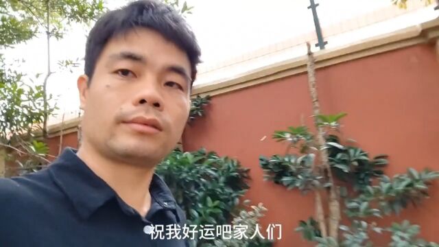 小伙在宁波好长时间今天终于找到工作了,看看他做什么工作