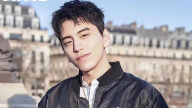 王大陆分手后新恋情曝光,与长发美女密会被拍,新女友神似蔡卓宜