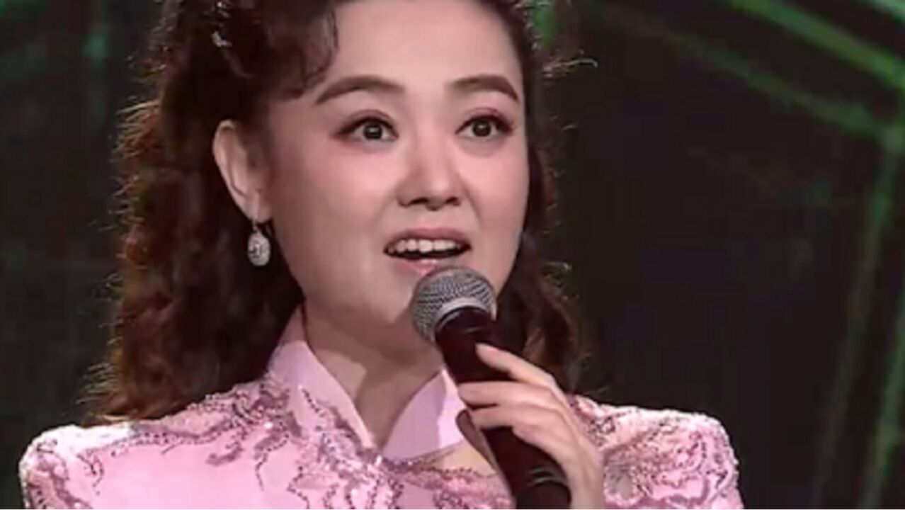 王庆爽演唱《油茶花开茶子红》,嗓音清脆嘹亮,开口秒被圈粉