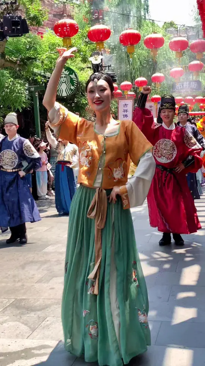 我在千古情玩穿越 #宋城林冲邀你一起甜妹舞 #汉服小仙女