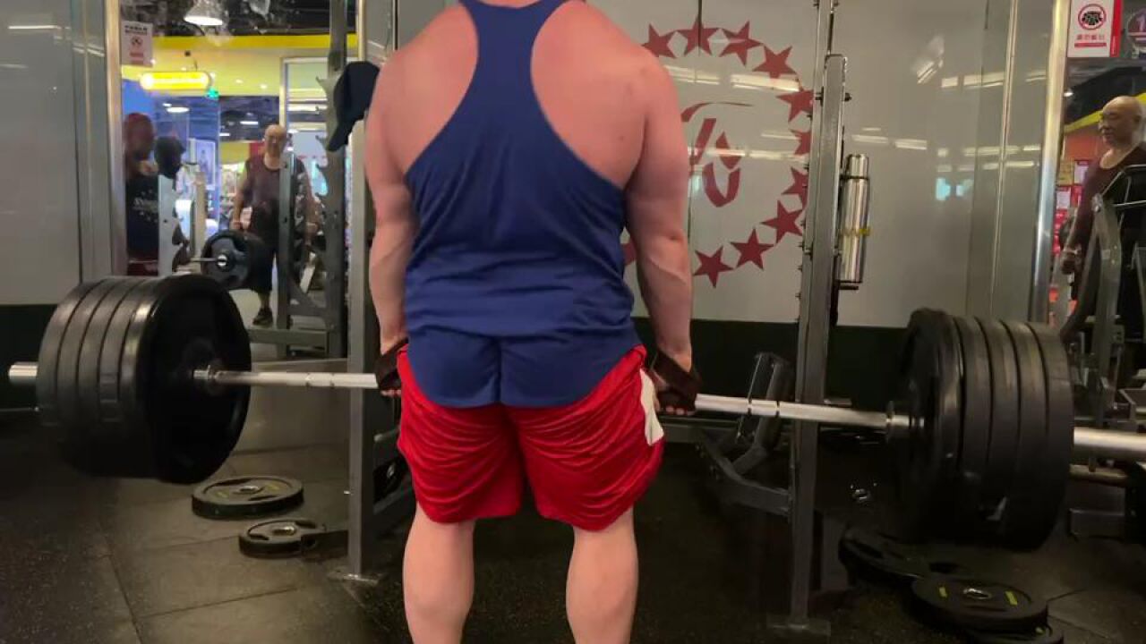 220公斤直腿硬拉6个半_腾讯视频