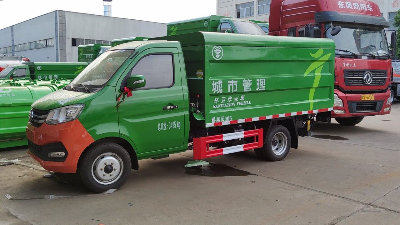 长安密闭式桶装垃圾车可实现把装满垃圾的垃圾桶与空桶的快速转换