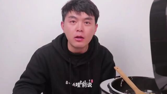 冬天来一份牛肉番茄烩饭,一次性全倒进锅里,一会儿就能吃啦!