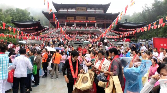 吉祥古寺重建十年庆典暨全堂佛像开光仪式