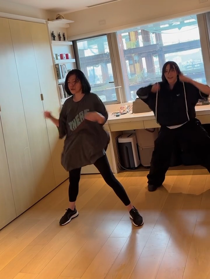 小s和翔翔老师大秀舞技