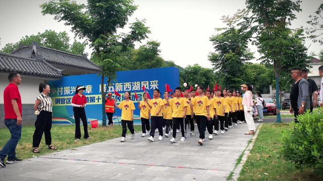 西湖镇第十届农民运动会盛大开幕,龙山湖小学五年级学生助阵,开心