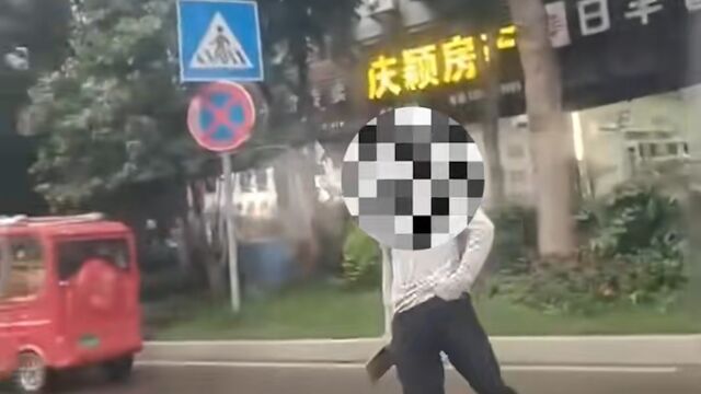 男子持刀当街追砍一女子 警方:嫌疑人已被控制