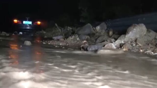 黑龙江穆棱出现强降雨天气,民房进水交通中断