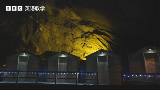 BBC英语大破解:英国威尔士一旅馆开在地下“underground”419米处