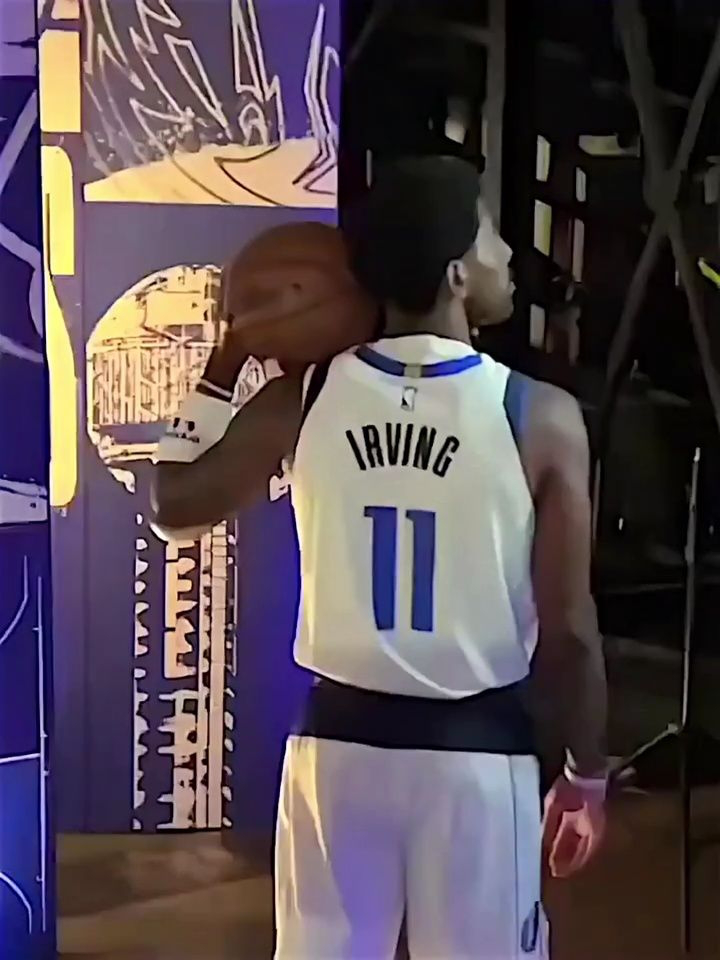 熟悉的11号球衣又回来了,欧文身穿11号球衣拍定妆#欧文#独行侠#铁铁的