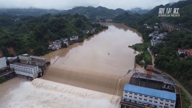 重庆黔江:防洪抗汛 积极开展生产自救