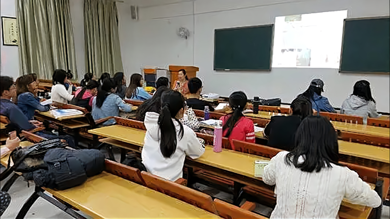 多地高校督促学生上课"坐前排,有的前排未坐满记最后一排违规