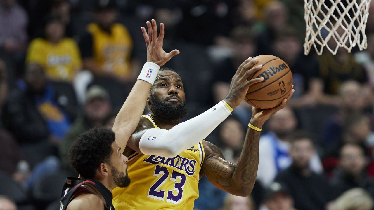 nba季中赛:湖人轻取开拓者保持小组不败 詹姆斯35 9 5三分-腾讯新闻