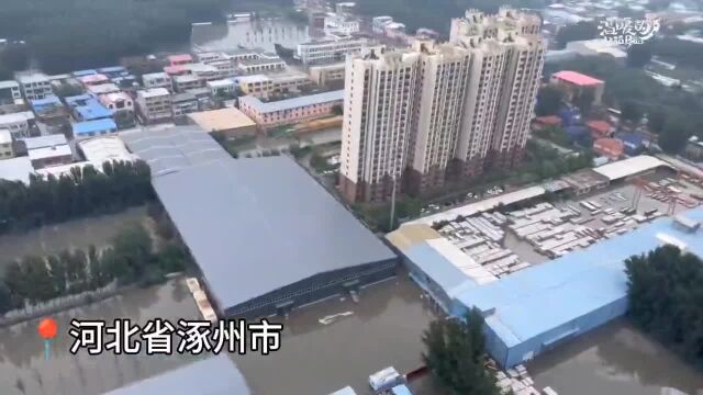 河北涿州:公羊救援队开展空中救援,转移26名被困者