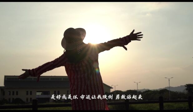 张鑫鑫《不应该》MV