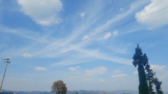 仰望云岭大地静赏故园蓝天爨乡曲靖魅力无限 珠江源八宝福地蔚蓝天际层云激荡似凤舞九天