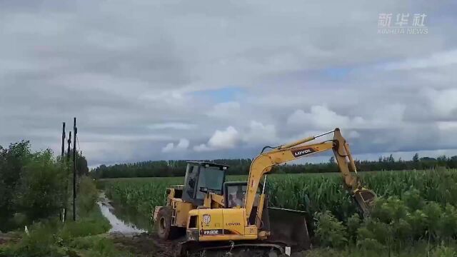 新华全媒+|直击吉林梨树道路抢修、农田排涝一线