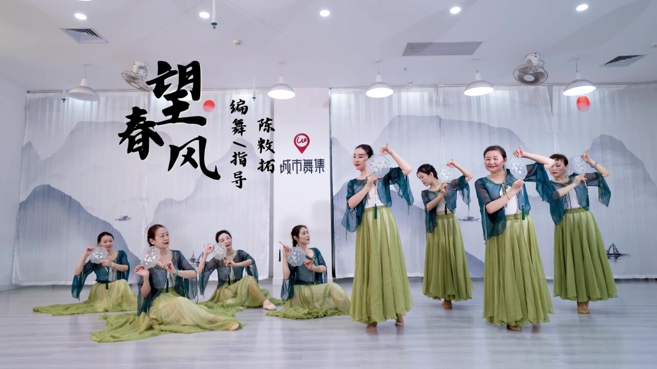 温婉团扇古典舞《望春风》闽南语调与优美动人的舞姿完美融合在一起