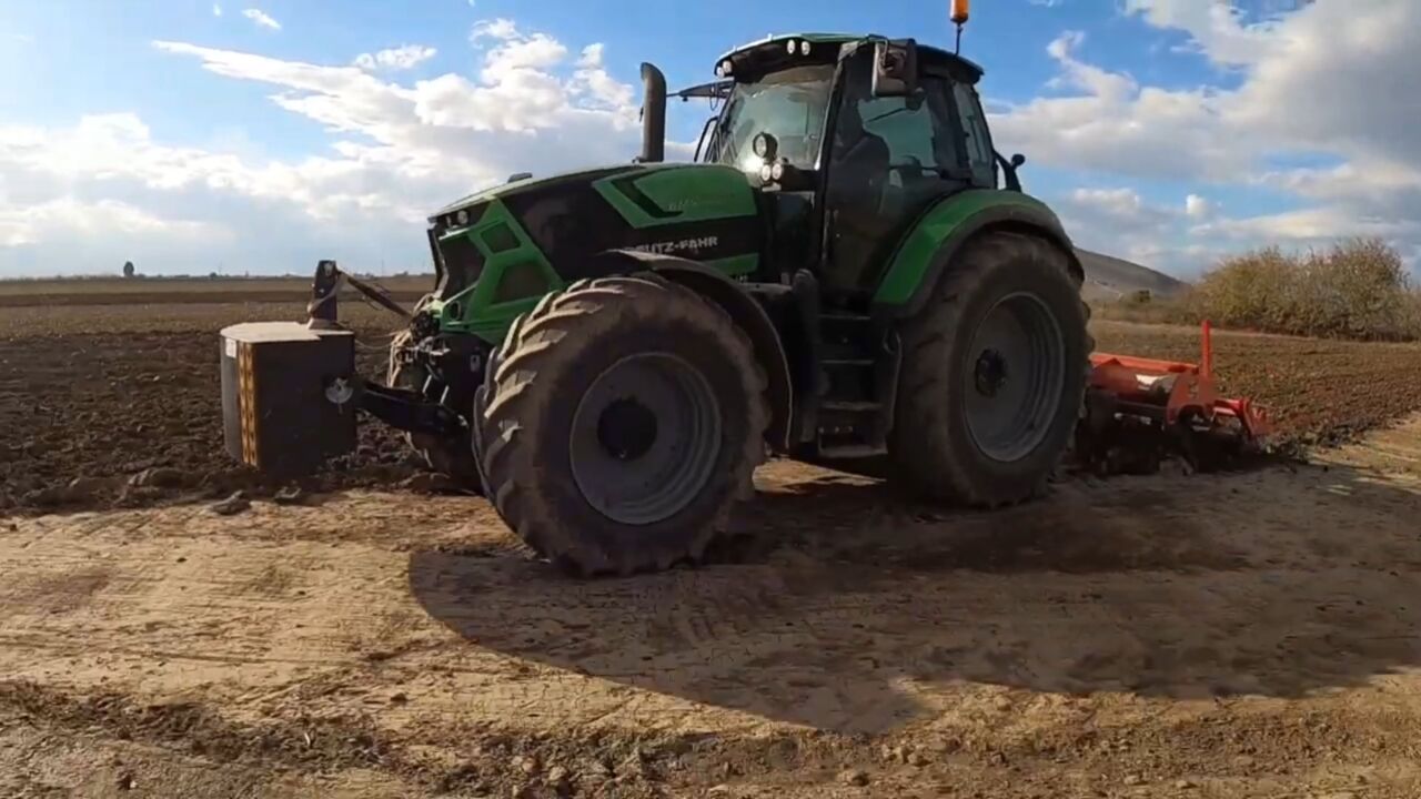 耙地,平地,播种样样行,道依茨法尔拖拉机带农具作业!