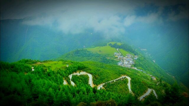 拉尕山,位于甘肃省舟曲县立节镇东南部的白龙江南岸. #带你看美景