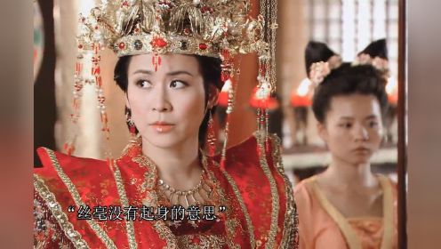 看到薛平贵对两位岳母的态度，瞬间就明白了王宝钏苦守寒窑18年都没事，做了18天皇后就s了、
