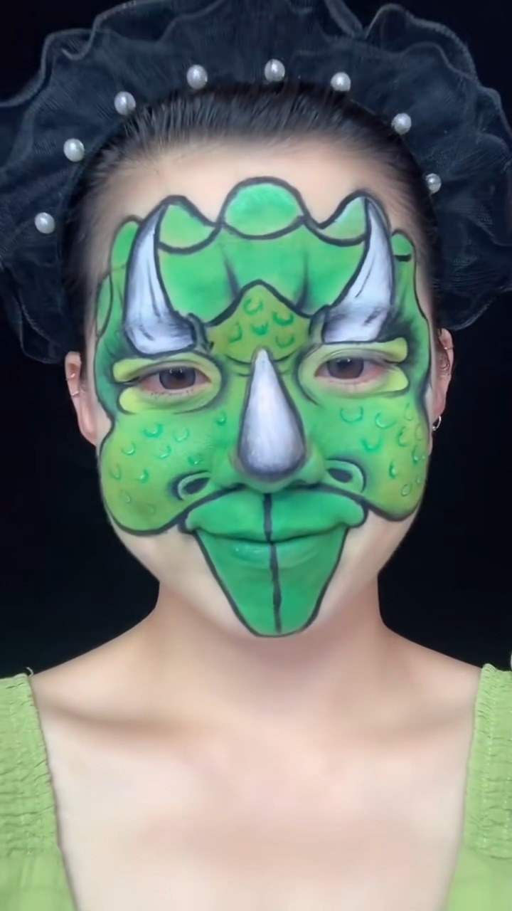 手绘创意恐龙妆