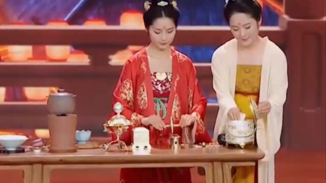 器乐演奏《宫乐会茗》,还原了唐代宫廷宴乐的场景,真是美轮美奂