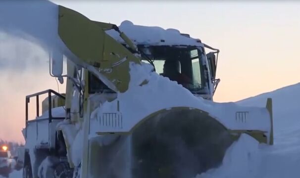 新疆阿勒泰多处雪崩,禾木村1000余人被困,物资充足