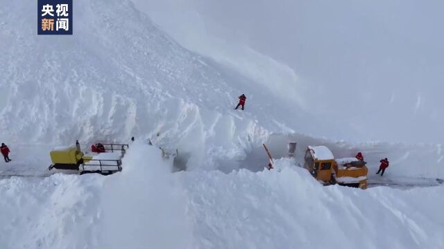 新疆阿勒泰暴雪致部分游客滞留,景区提供免费食宿