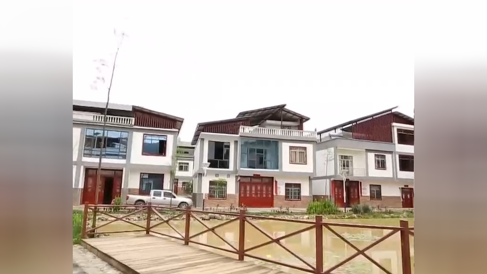 她把最好芳华留在百坭村!文秀书记,这群孩子很想你!