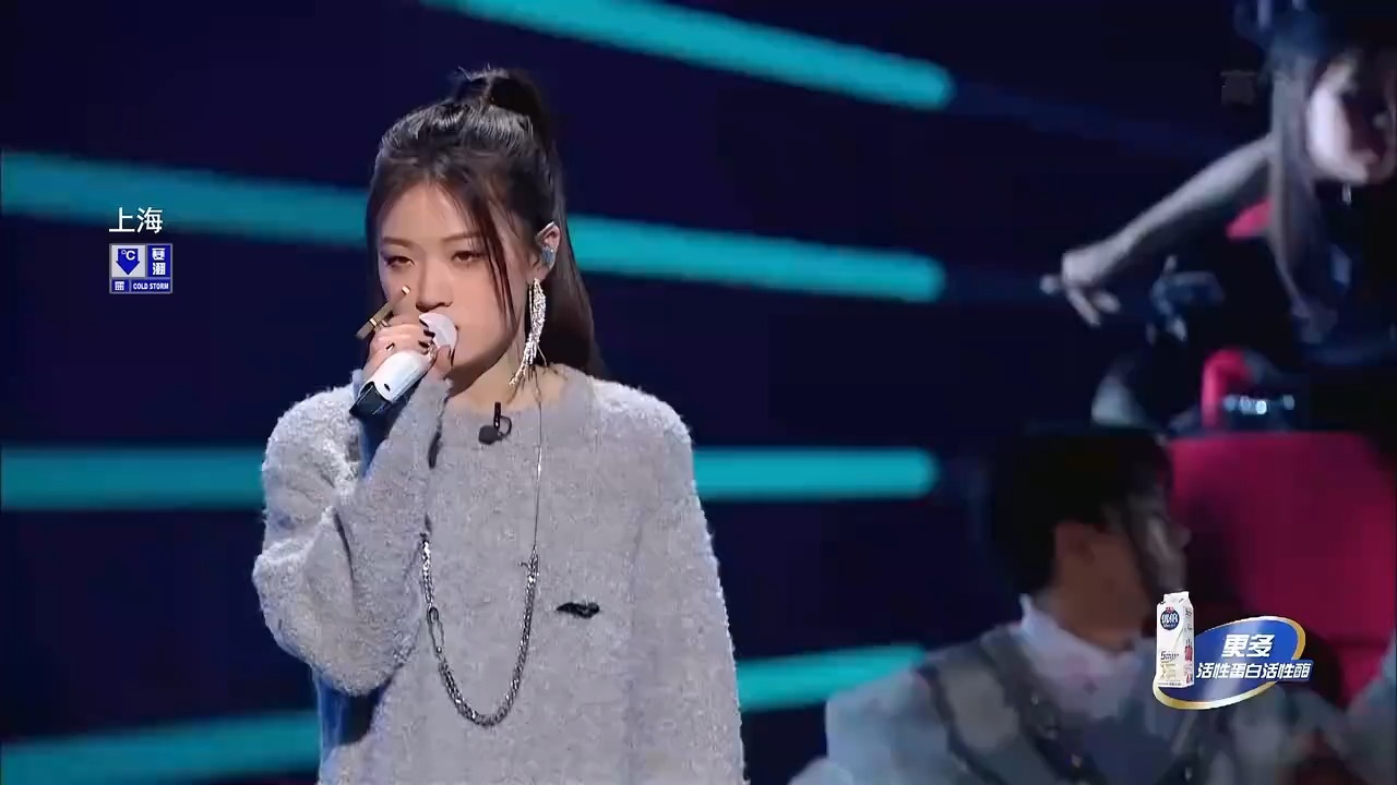 单依纯周笔畅演唱《影帝》,歌声充满力量,听着太带感