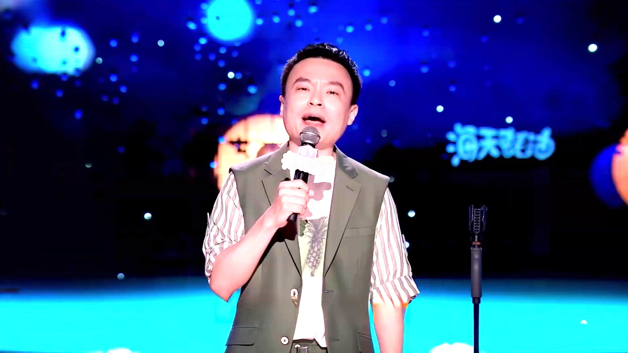 爆梗脱口秀丨凡尔赛了!程璐吐槽徐志胜太会拍马屁?