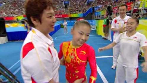 【2008北京奥运会】中国小将何可欣高低杠实力夺冠 成为全场焦点