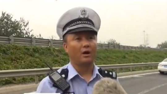 占用生命通道 仨月万名司机挨罚