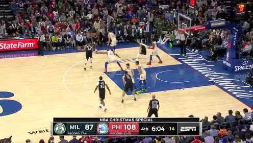 《NBA全场回放》【回放】雄鹿vs76人第4节 米德尔顿助攻布朗空切暴扣