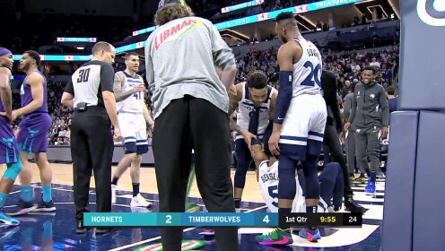《NBA全场集锦》比斯利快攻扣篮拍倒在地 起身后仍稳稳完成2+1
