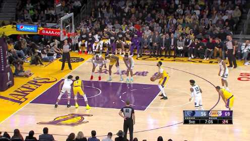 《NBA全场回放》【原声回放】灰熊vs湖人第3节 詹姆斯滑翔暴扣