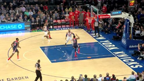 《NBA全场集锦》比尔反抢断抛球喂饼 邦加空接上篮轻取首分
