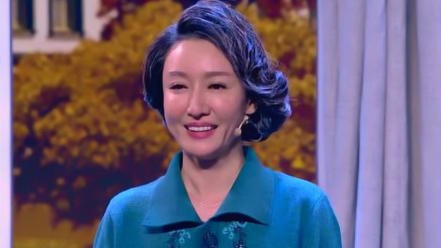 宋宁带领老年模特队帅气走秀