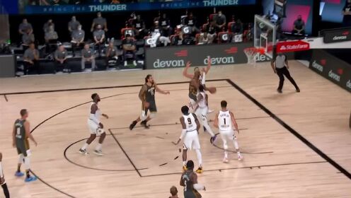 《NBA全场集锦》保罗底角再中关键三分 替补席队友纷纷起立庆祝