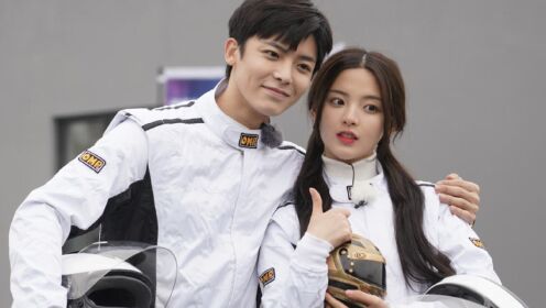 彩蛋福利:杨超越侯明昊的搞怪自拍时间