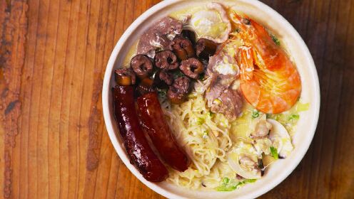 向着宵夜的方向_焖面还能这样吃?腊肠、馄饨、牛肉无限加料,最后diy出的海鲜焖面也太让人满足了!_高清完整版视频在线观看_腾讯视频