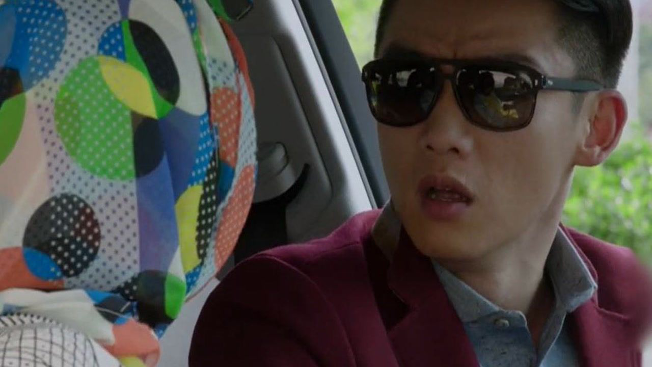 《一见不钟情》第13集02:陆哲希想公开与洛洛的恋爱关系,却被洛洛拒绝