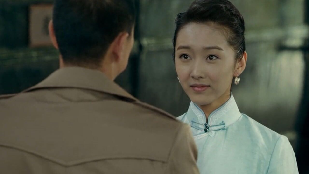 《决币》第38集 03:李道仁和赵园一起上火车,分别时赵园将簪子送给