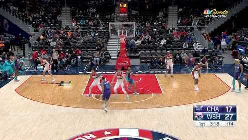 《NBA全场集锦》双手反扣易如反掌 布里奇斯空切篮下轻松吃饼