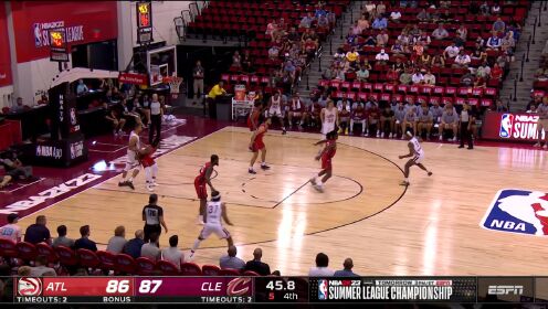 《NBA骑士》个人能力无解 莫布里关键时刻高难度拉杆2+1杀死比赛