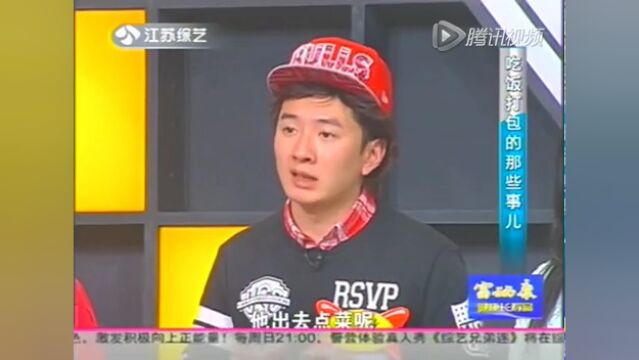 男子梦游裸奔吓坏路人高光片段